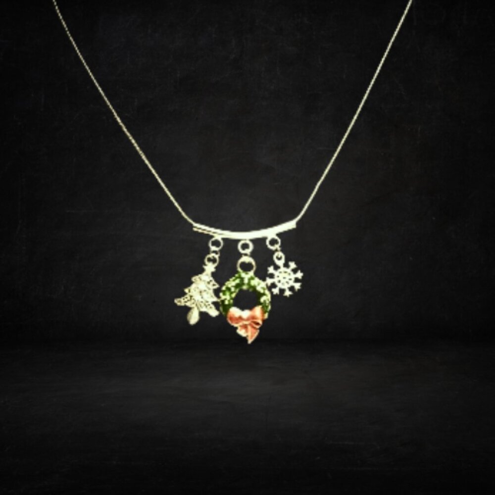 My Christmas Decorations Necklace - Picture 4 of 5